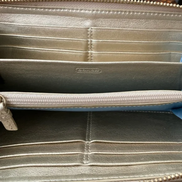 Coach Zoe Signature C Accordian Wallet, NWOT - Picture 3 of 3